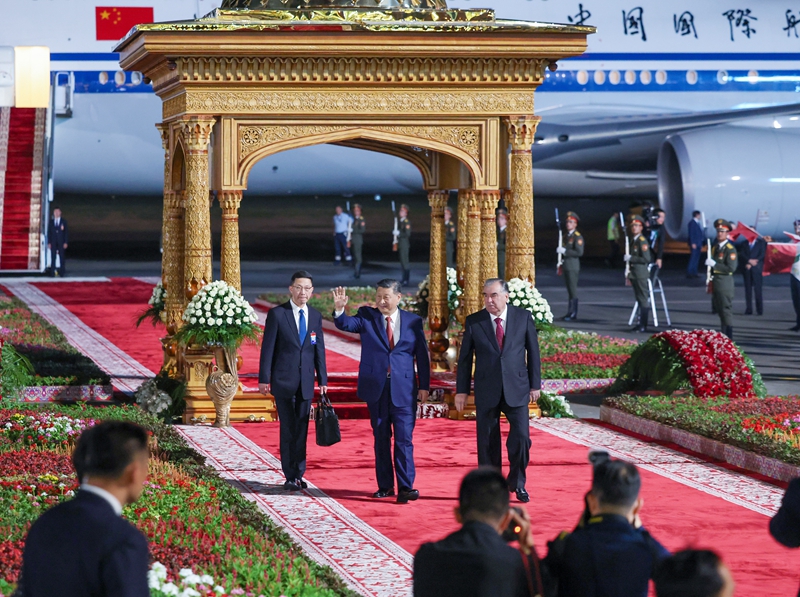 習(xí)近平抵達(dá)杜尚別開始對(duì)塔吉克斯坦進(jìn)行國(guó)事訪問「相關(guān)圖片」